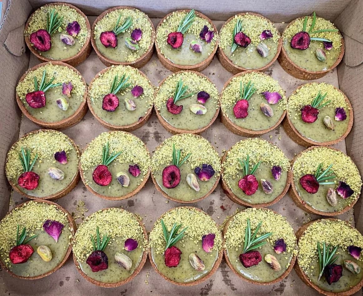 Pistáciové tartaletky připravené pro catering